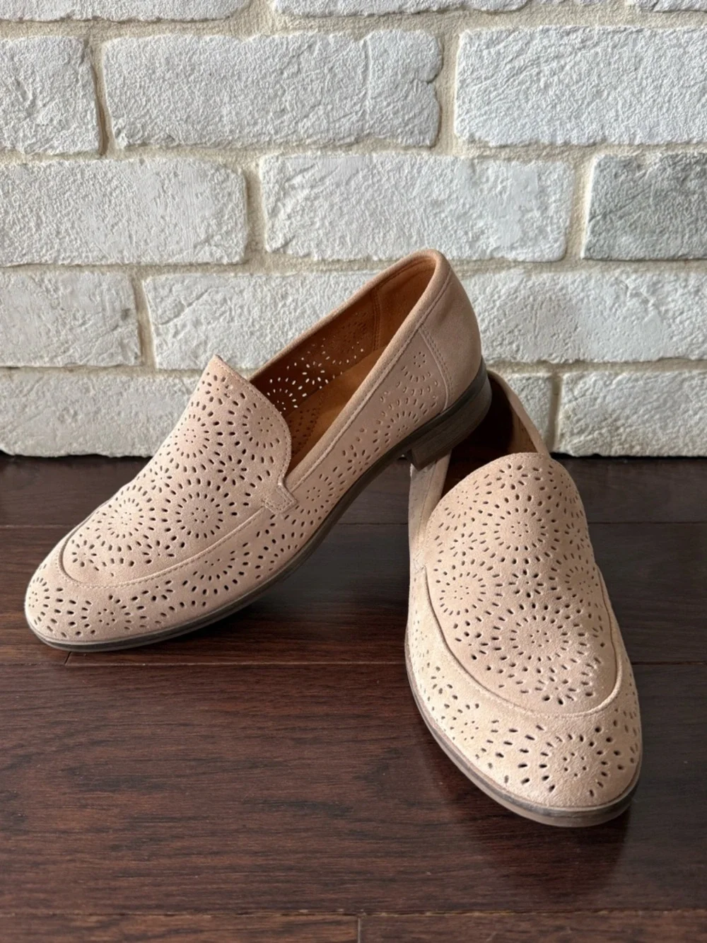 Clarks Women’s Trish Calla Loafer — Sand Suede EUC! - Picture 2 of 11